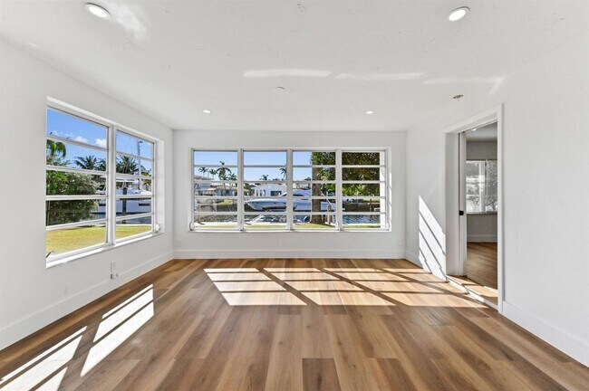 Foto del edificio - 2710 NE 48th Ct