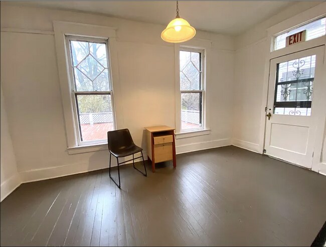 Building Photo - 111 N Evergreen St