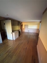 Building Photo - 930 W Bloomfield Rd