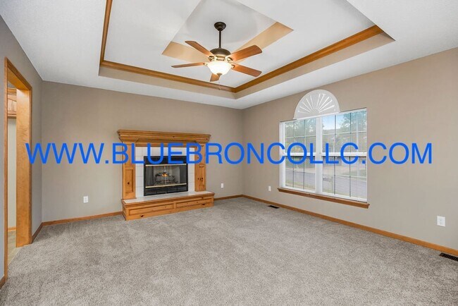 Foto del edificio - Check out this spacious home with thoughtf...