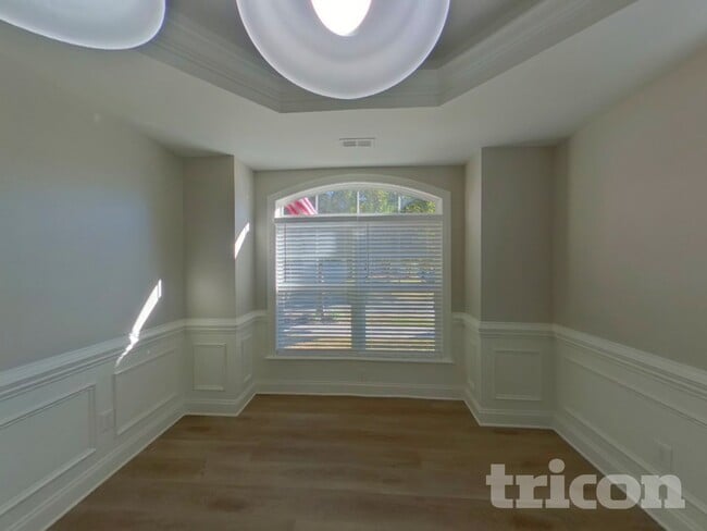 Building Photo - 3048 Scottcrest Way