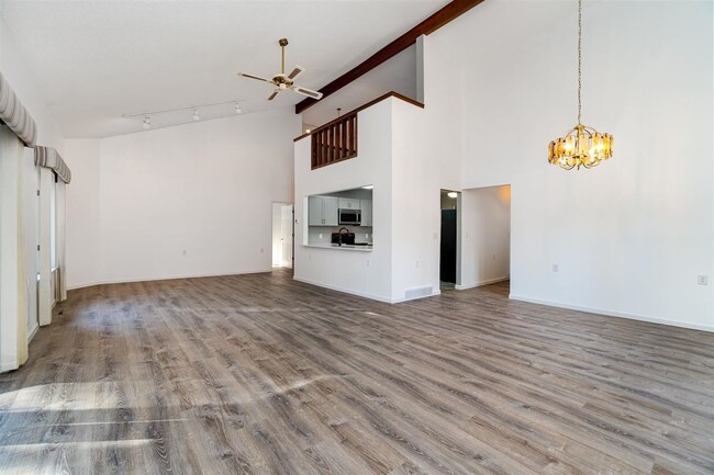 Building Photo - 3301 Pine Grove Dr