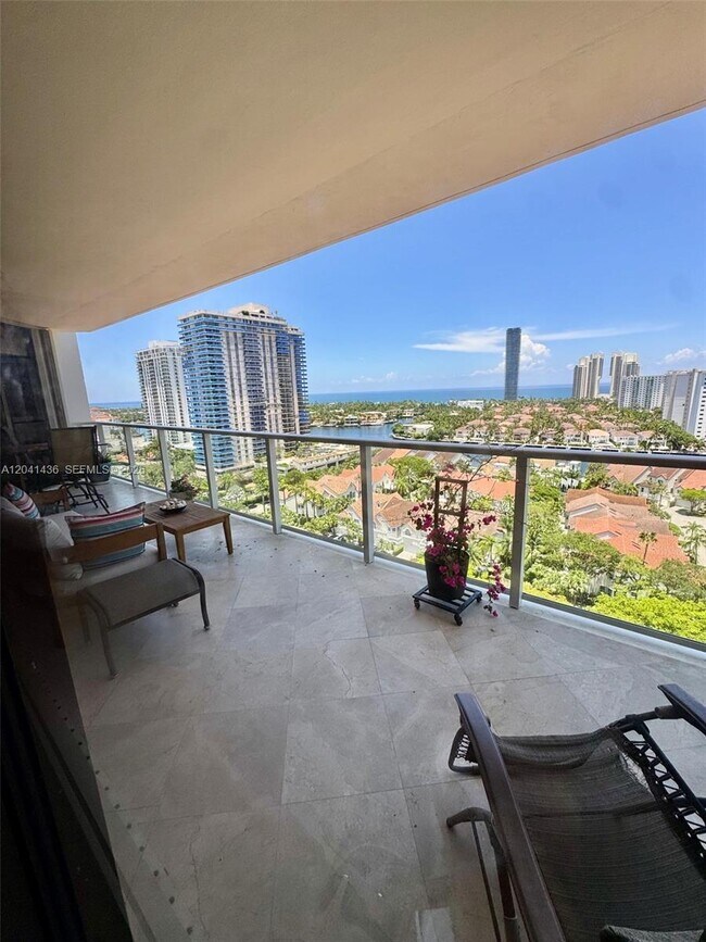 Foto del edificio - 19500 Turnberry Way
