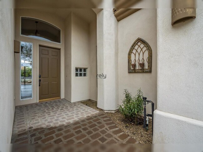 Foto del edificio - 4605 N Clear Creek Dr