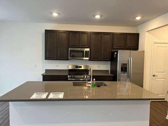 Foto del edificio - 2705 Fieldcrest Dr