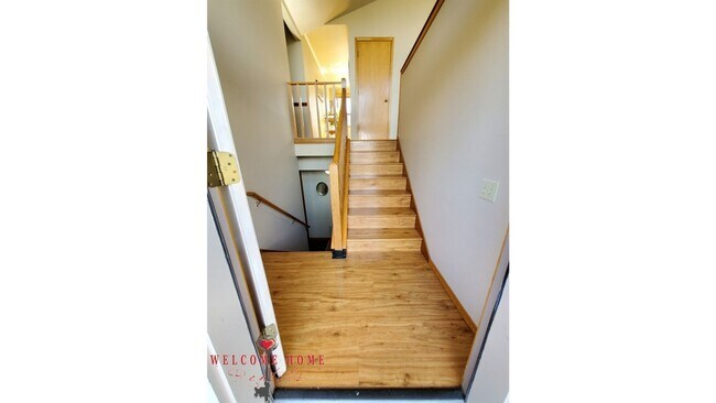 Foto del edificio - HUGE 5-BEDROOM home with separate BONUS ROOM for rent!!  Large fenced yard!!!