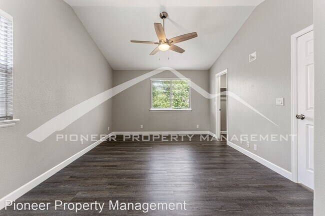 Foto del edificio - 3 br, 2.5 bath House - 2649 Fernwood Pl
