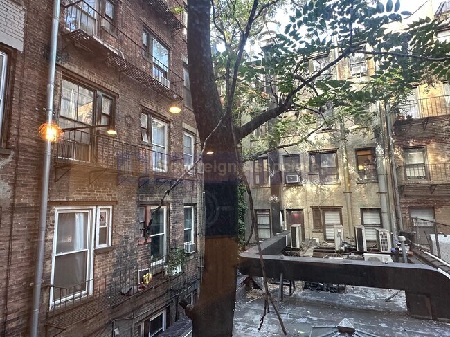 Foto del edificio - 95 E 7th St