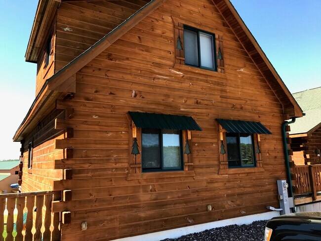 Foto del edificio - 313 Hilltop Ct