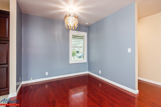Building Photo - 464 Crosslees Dr