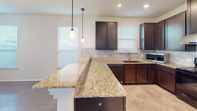 Building Photo - 906 Screech Owl Dr