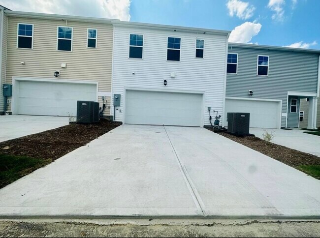 Building Photo - 2243 Kasota Ln