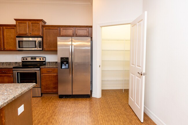 Building Photo - 8176 Southern Pines Dr