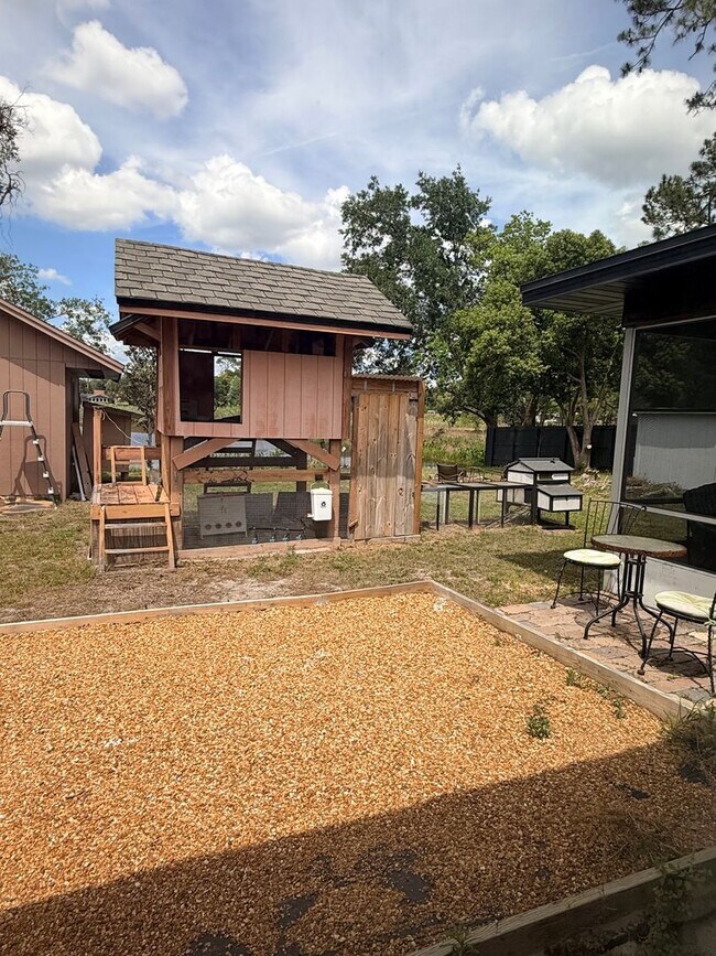 Building Photo - Beautifully Remodeled Lake Front Solar home. Call Sheila Campbell 407-687-7900