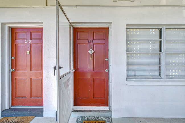Photo - 5150 10th Ave N (Saint Petersburg, FL) Townhome
