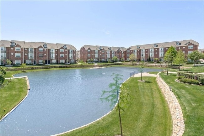 Building Photo - $500 Off 1st Month's Rent! August 2026 Pre-lease! Gorgeous 4 Bed, 4.5 Bath in Beautiful Lakeridge!