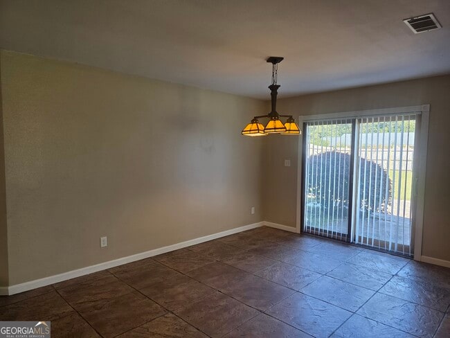 Foto del edificio - 310 W 5th St