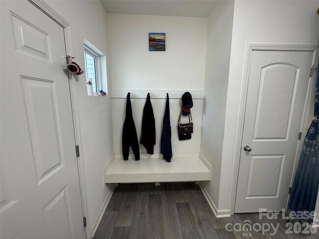 Foto del edificio - 574 Scotch Meadows Loop