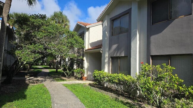 Foto del edificio - 3242 Coral Lake Ln