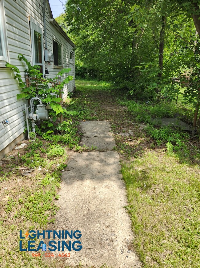 Building Photo - 22214 Puritan-A