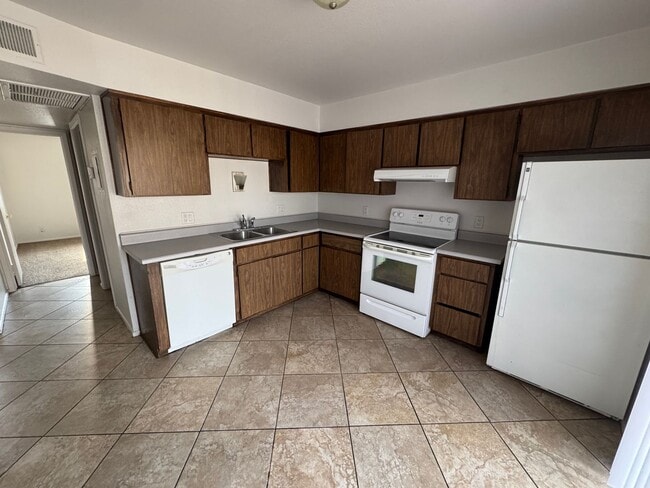 Foto del edificio - 2 bedroom 1 bath unit available for rent i...