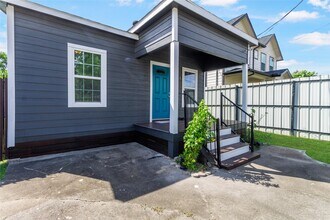 Building Photo - 531 N Estelle St