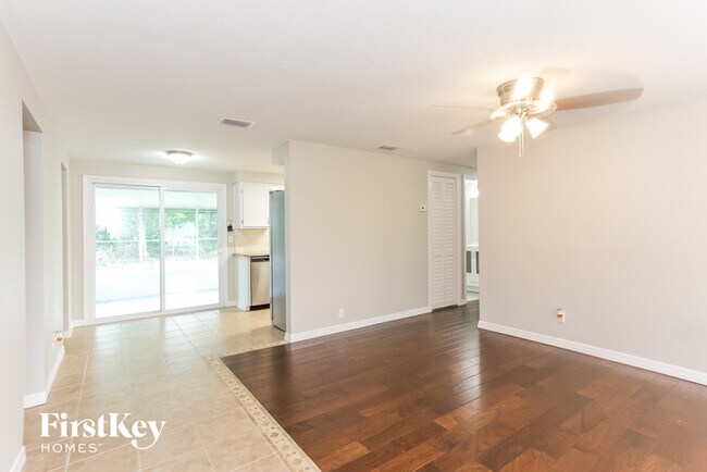 Building Photo - 447 W Clermont Dr