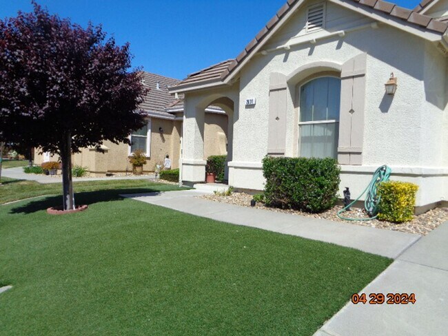 Building Photo - 2031 Red Sunset Ct