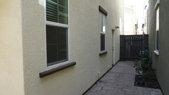 Foto del edificio - Beautiful 3 Bed, 2.5 Bath in Desirable Dia...