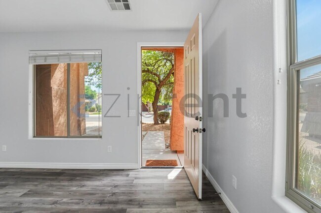 Building Photo - Unit