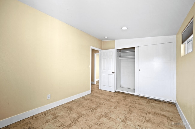 Foto del edificio - Showing Times: to schedule a viewing, please contact us