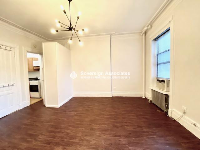 Building Photo - 136 W 83rd St