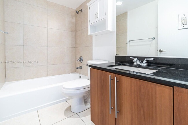 Foto del edificio - 7501 E Treasure Dr