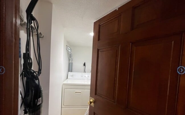 Foto del edificio - 223 Hurley St