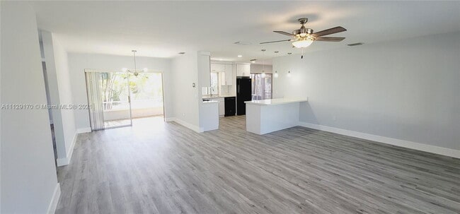 Foto del edificio - Northwest 39th Street, Sunrise, FL 33323 - 3 BR 2 BA single-family home