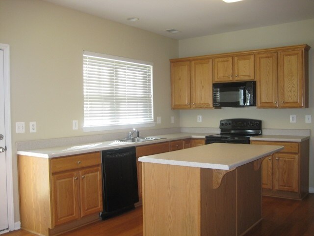 Building Photo - 1738 Bastante Ct