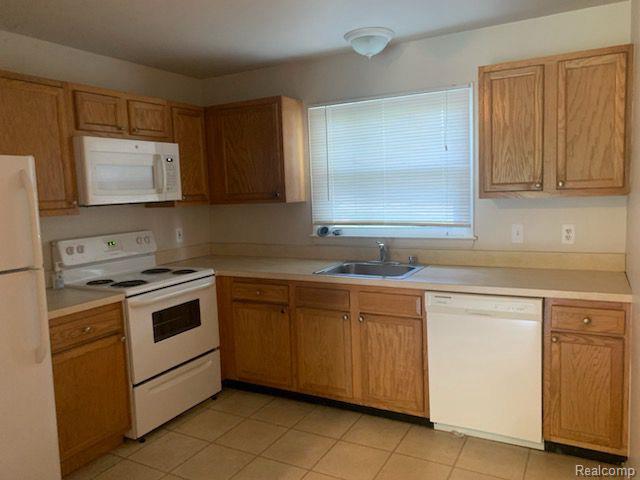 Building Photo - 5741 Parview Dr