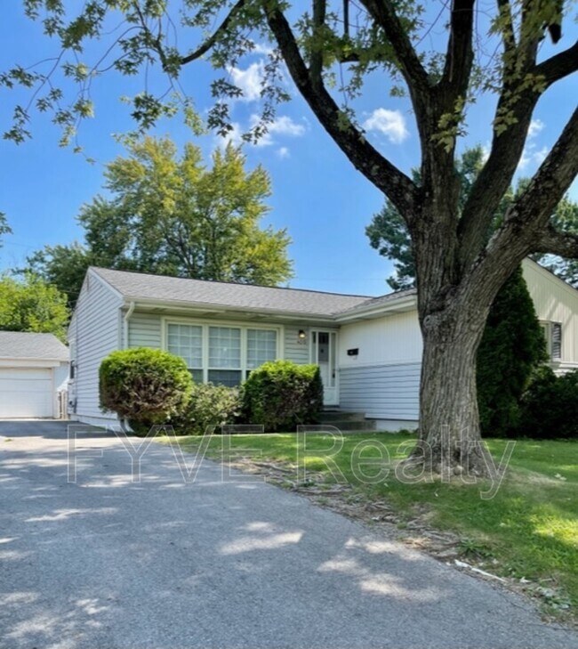 Building Photo - 400 Bernhard Rd