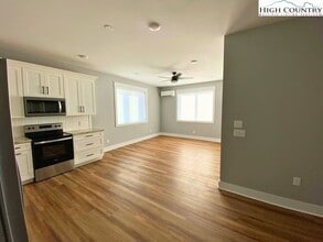 Building Photo - 251 Cherry Dr