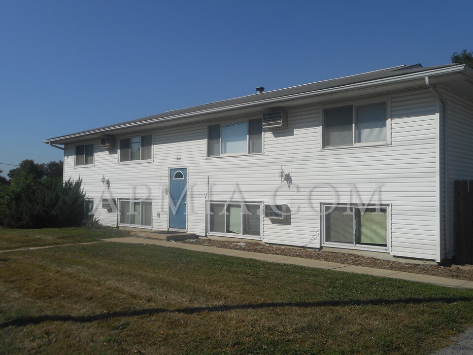 Primary Photo - 1210 Robins Rd