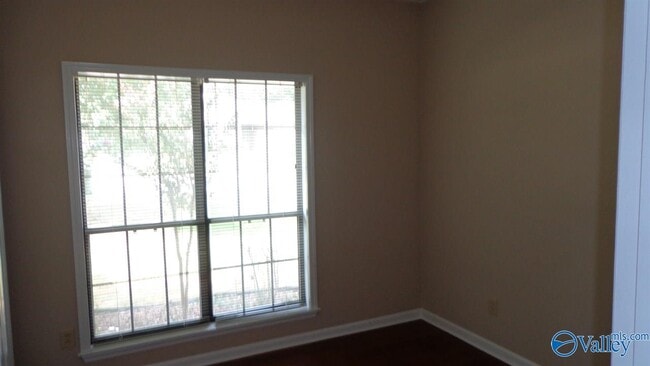 Building Photo - 718 Wynsom Dr SE