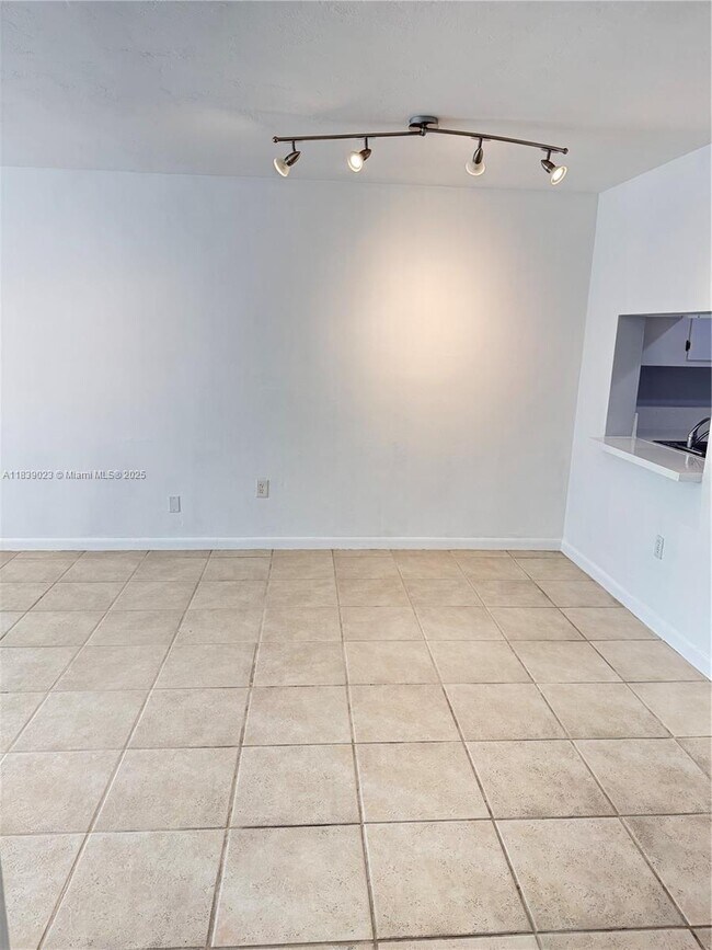 Foto del edificio - 9641 SW 77th Ave