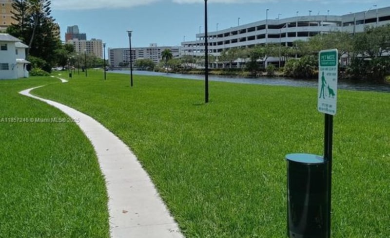 Photo - 7660 SW 82nd St (Miami, FL)