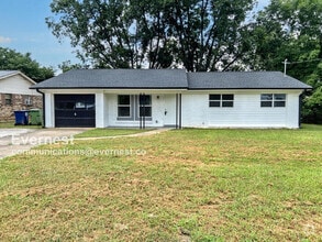 Building Photo - 3302 Village Dr SW