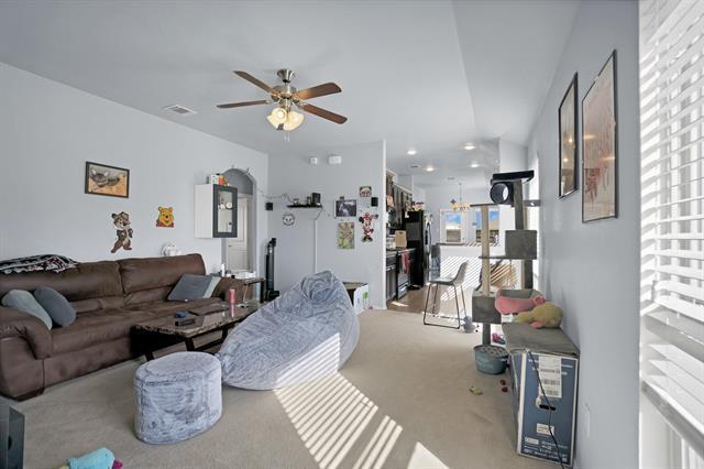 Building Photo - 515 Elm Grove