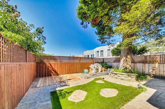 Building Photo - 316 Moraga St