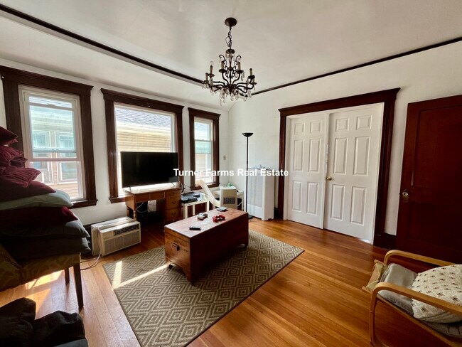 Foto del edificio - 102 W Adams St
