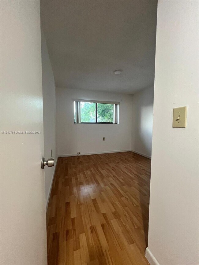 Foto del edificio - 6975 NW 179th St