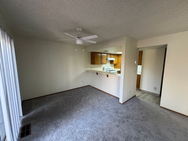 Building Photo - 1675 Round Mountain Cir