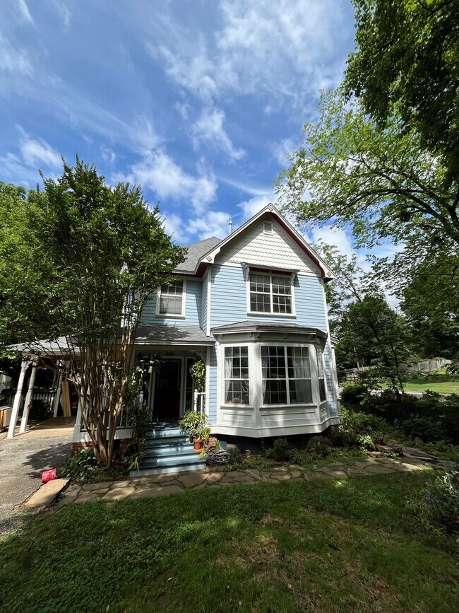 Foto del edificio - HISTORIC DOWNTOWN  3 bedroom 2.5 bath home